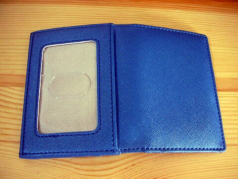 買ってきたカードケース(外側)の写真