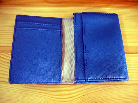 買ってきたカードケース(内側)の写真