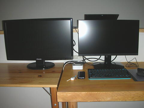 今まで使ってたモニターと買ってきたモニターの写真