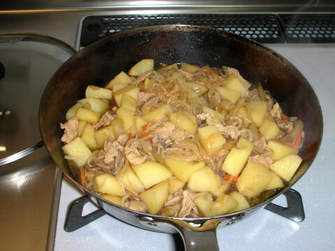 作った肉じゃがの写真